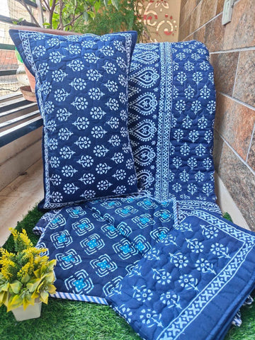 Quilted Reversable Double Bed with pillow Comforter( bed cover)