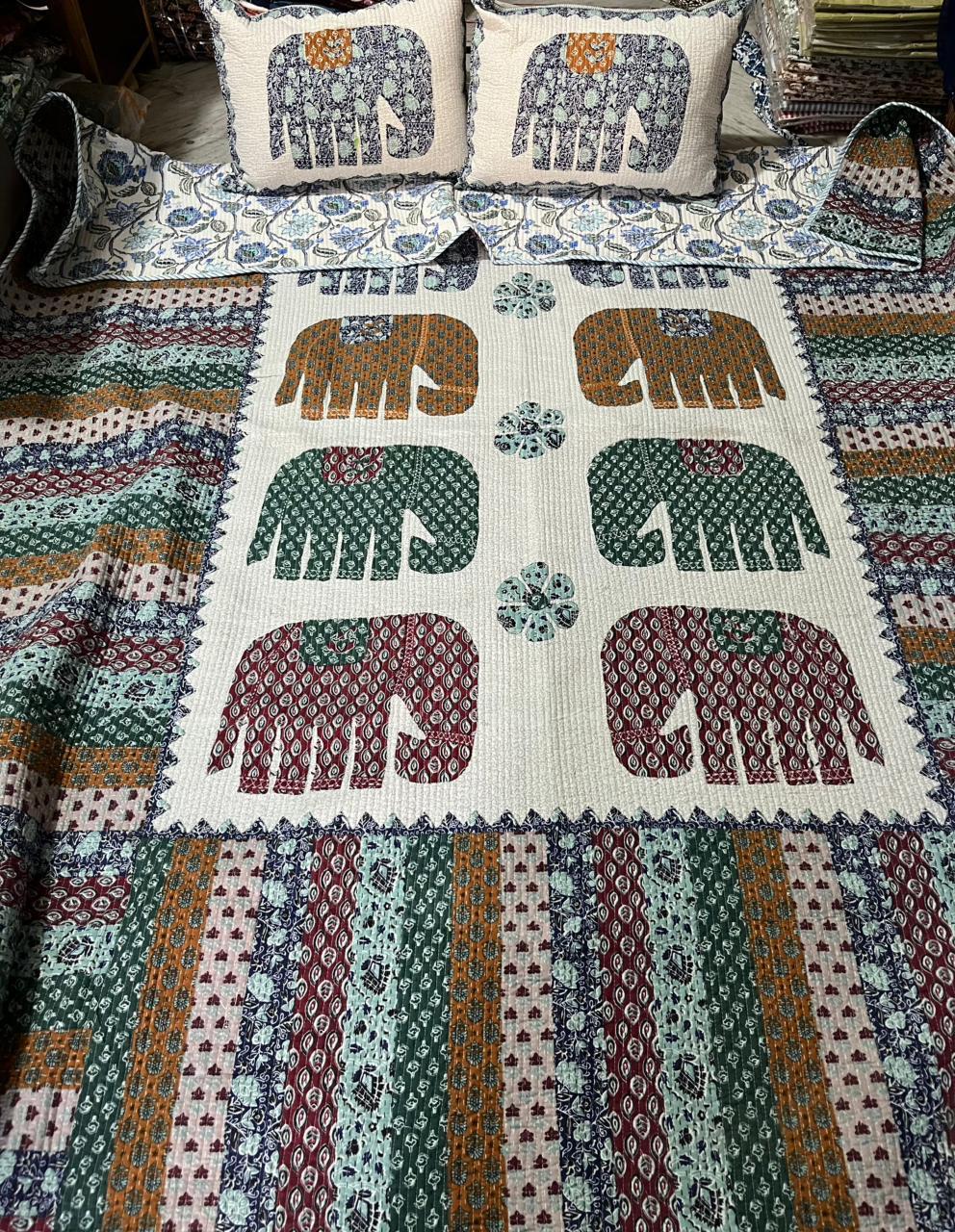 Quilted Reversable Double Bed with pillow Comforter( bed cover)